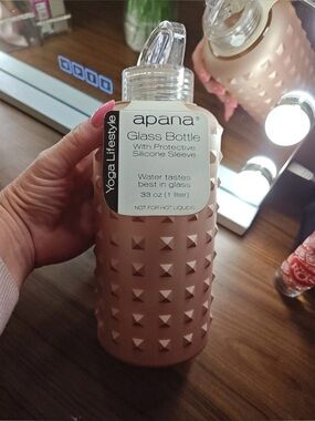 NWT Apana Glass Bottle With Dusty Rose Gold Studded Silicone Sleeve